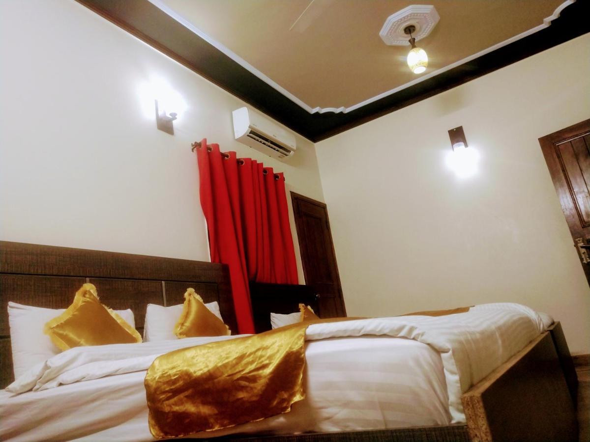 Luxury Living Rooms Near Agha Khan, Millennium, Nueplex Karachi Exterior photo
