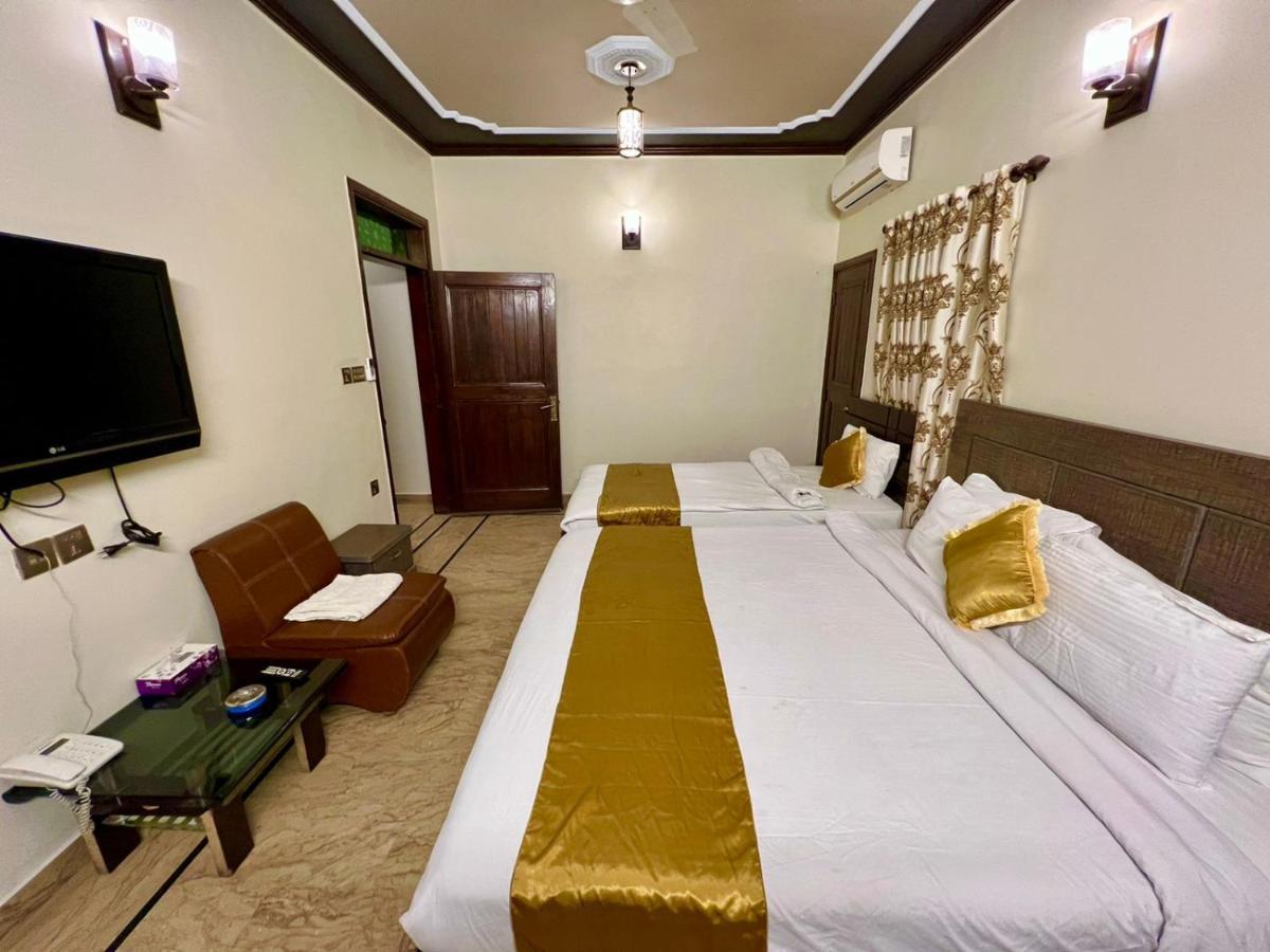 Luxury Living Rooms Near Agha Khan, Millennium, Nueplex Karachi Room photo